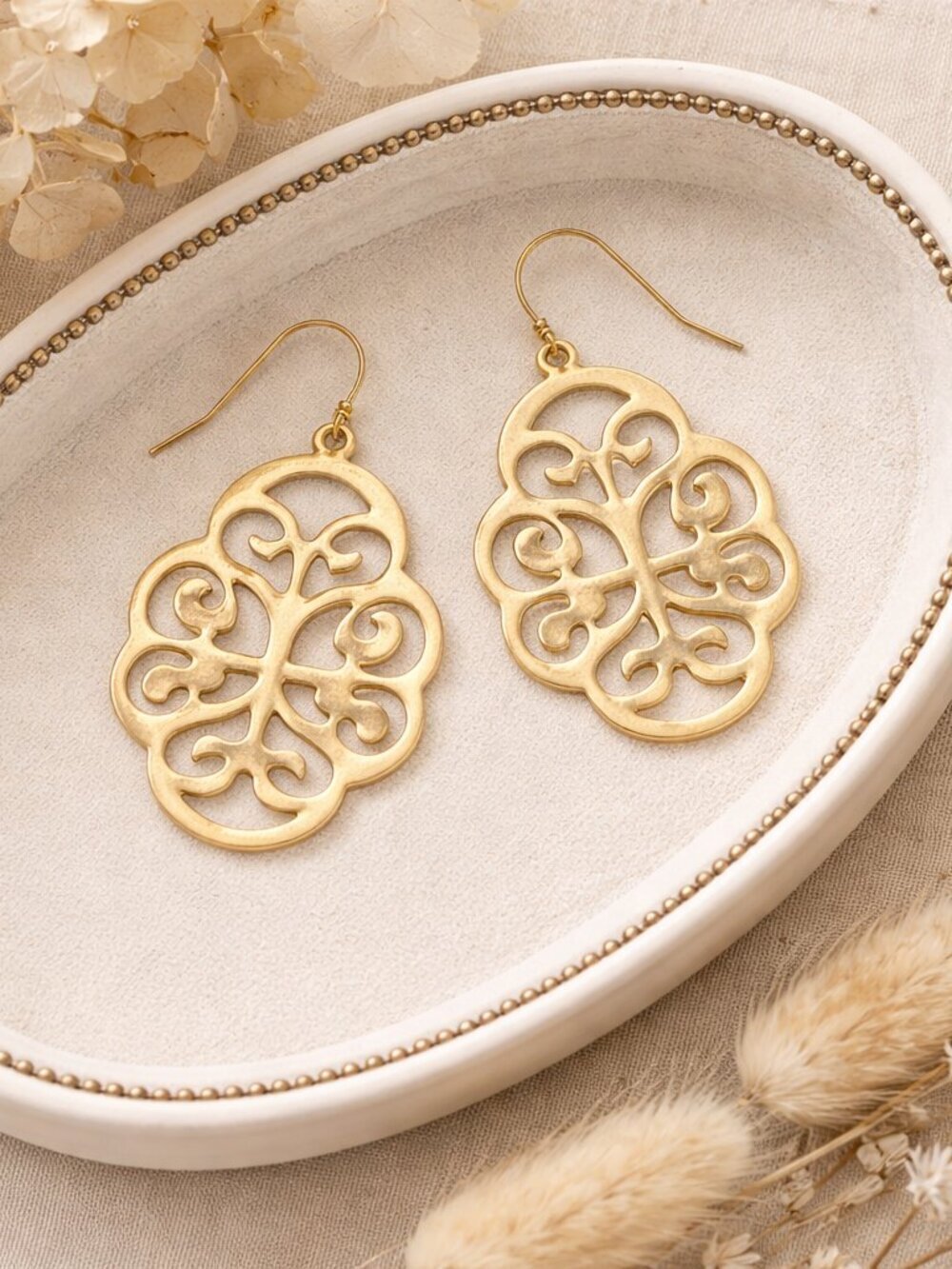 Versatile! Susan Shaw Gold Filigree Cut-Out Dangle Earrings — Statement Detail
